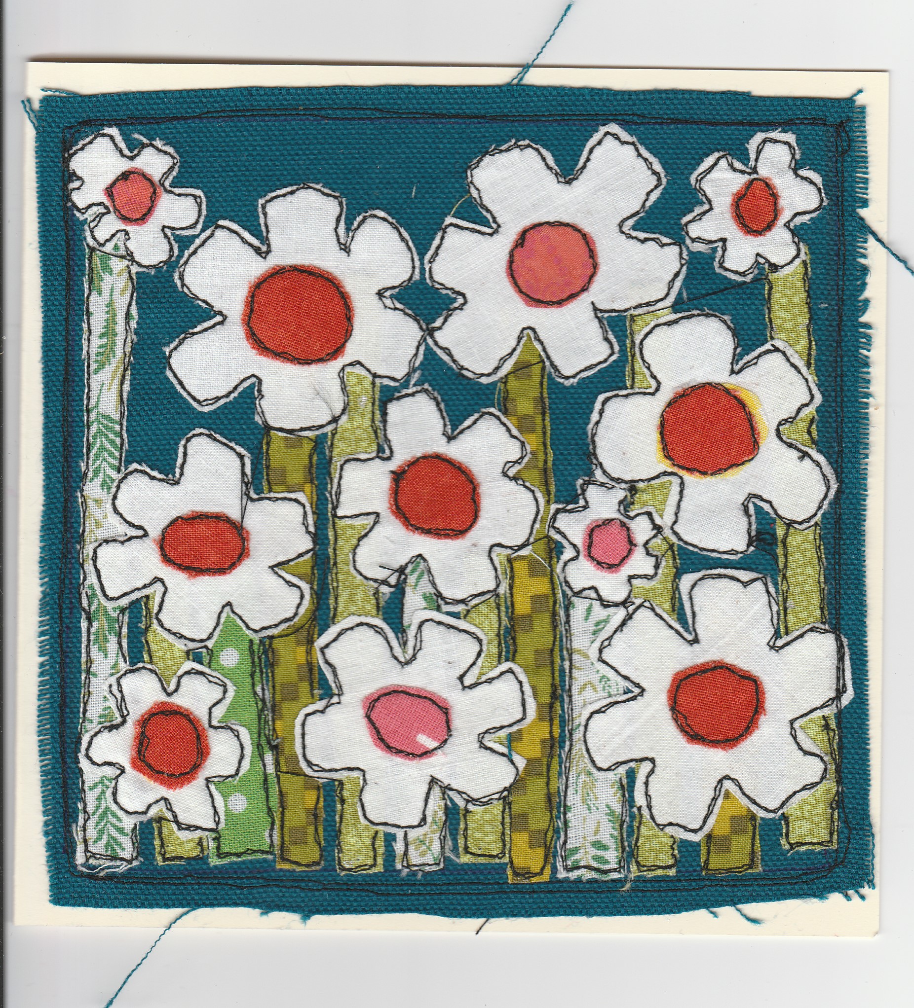 Freehand machine sewn gift card with daisies